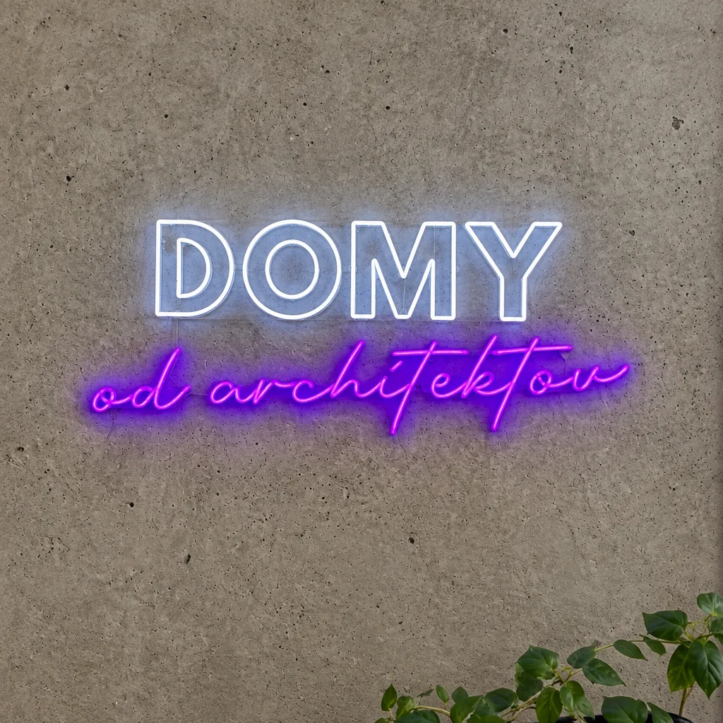 Biely a fialový neónový nápis DOMY od architektov na betónovej stene — realizácia Neonworld